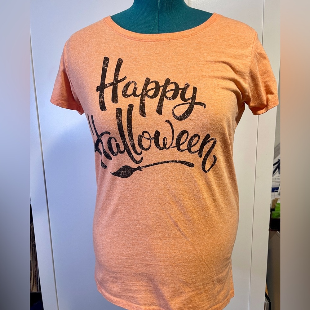 Halloween graphic tee size L
